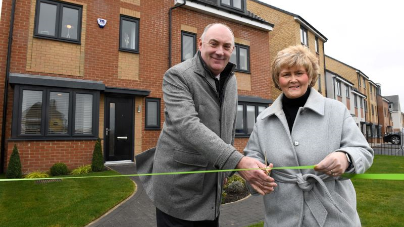 Ian Worgan (Keepmoat) and Councillor Tracey Dixon