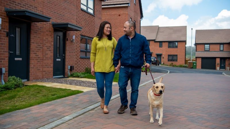 Simon, Omina and Moxi at Glenvale Park (Barratt Homes)