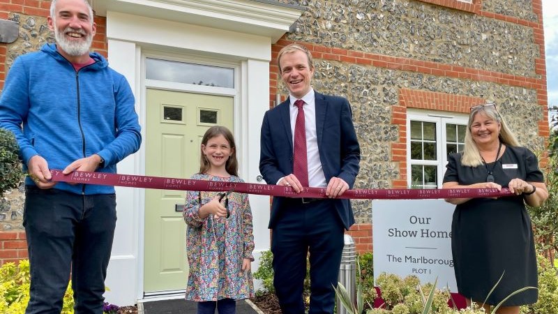 Cerys opening the show home at Sovereign Gate (Bewley Homes)