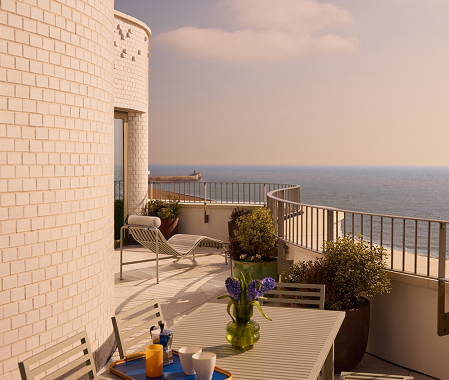 Gold: Folkestone Harbour & Development Company 